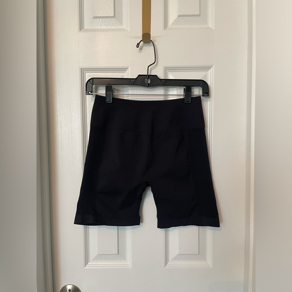 AUROLA Scrunch Power Shorts - Seamless and. non see through - Picture 4 of 4